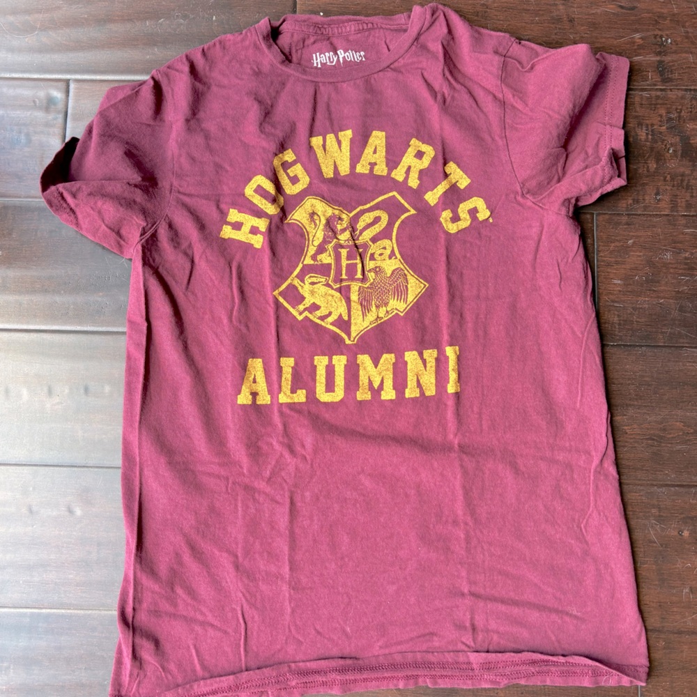 🪄Hogwarts Alumni women’s tee shirt🪄